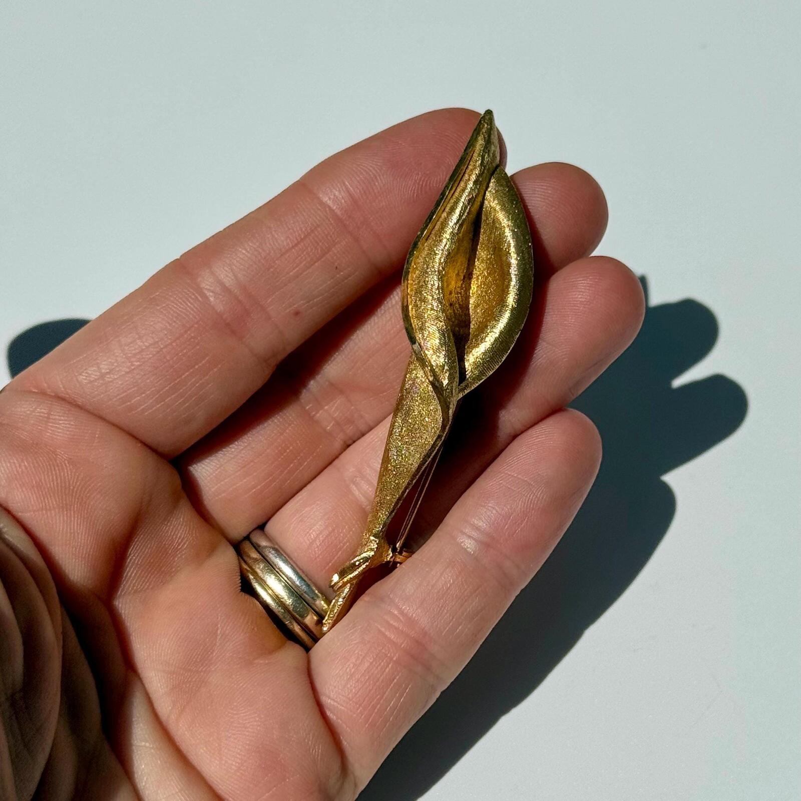 Vintage Cala Lily Brooch | Gold Tone Floral Pin