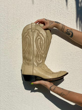 Load image into Gallery viewer, Vintage Mens Justin Cowboy Boots, Size 10
