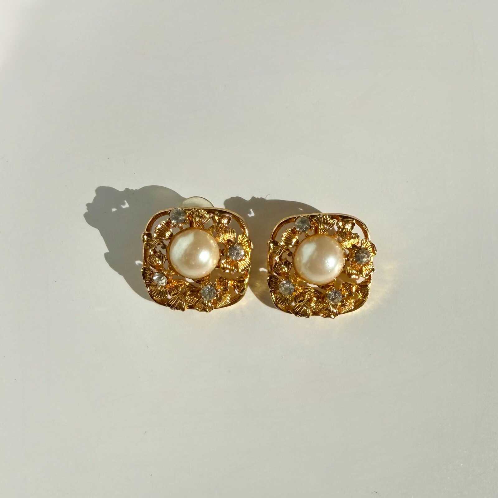 Vintage 80s Pearly Square Earrings with Rhinestones