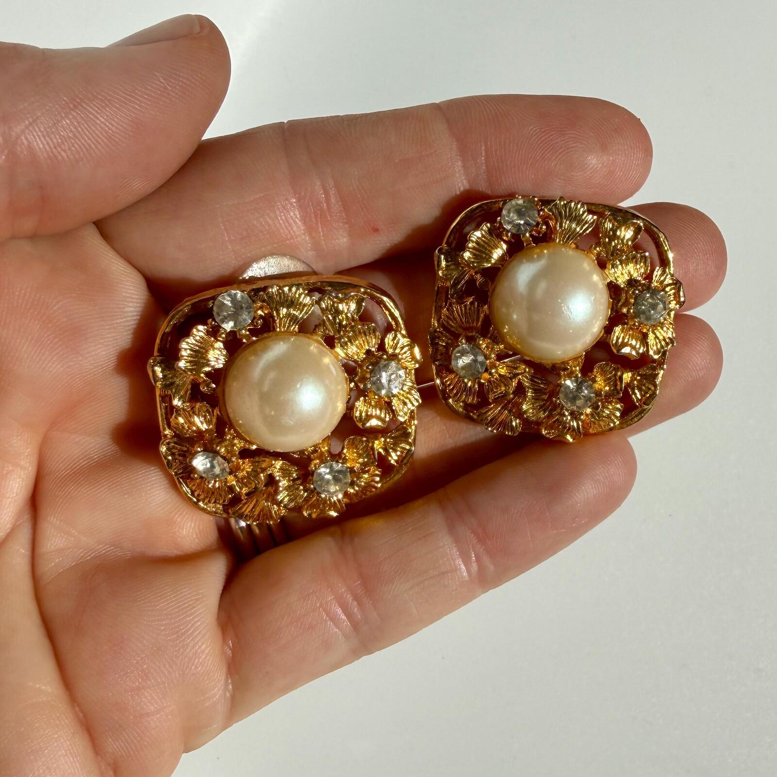 Vintage 80s Pearly Square Earrings with Rhinestones