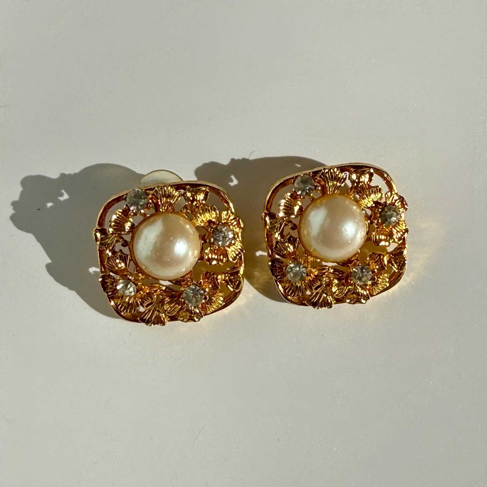 Vintage 80s Pearly Square Earrings with Rhinestones