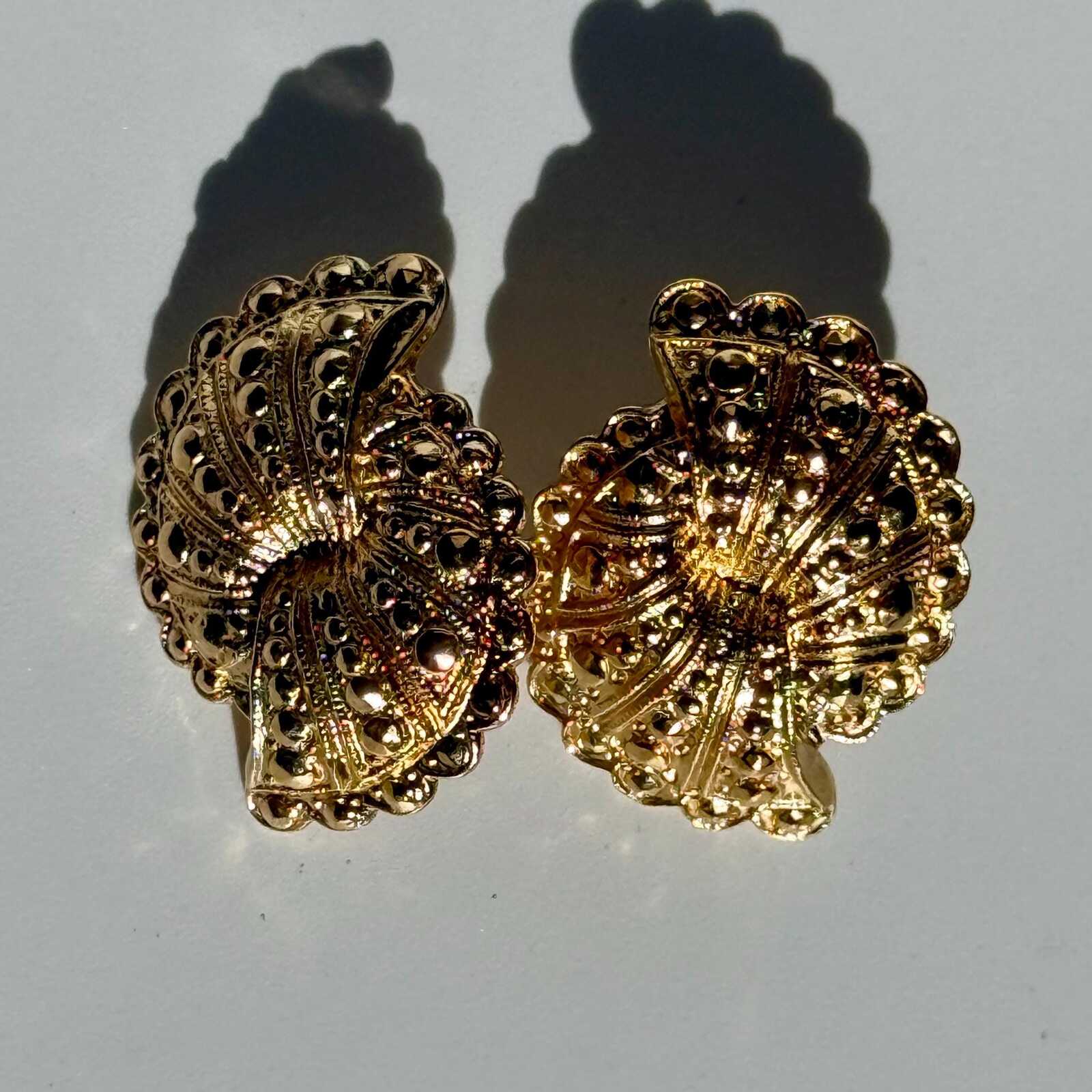 Vintage Gold Tone Shell Earrings