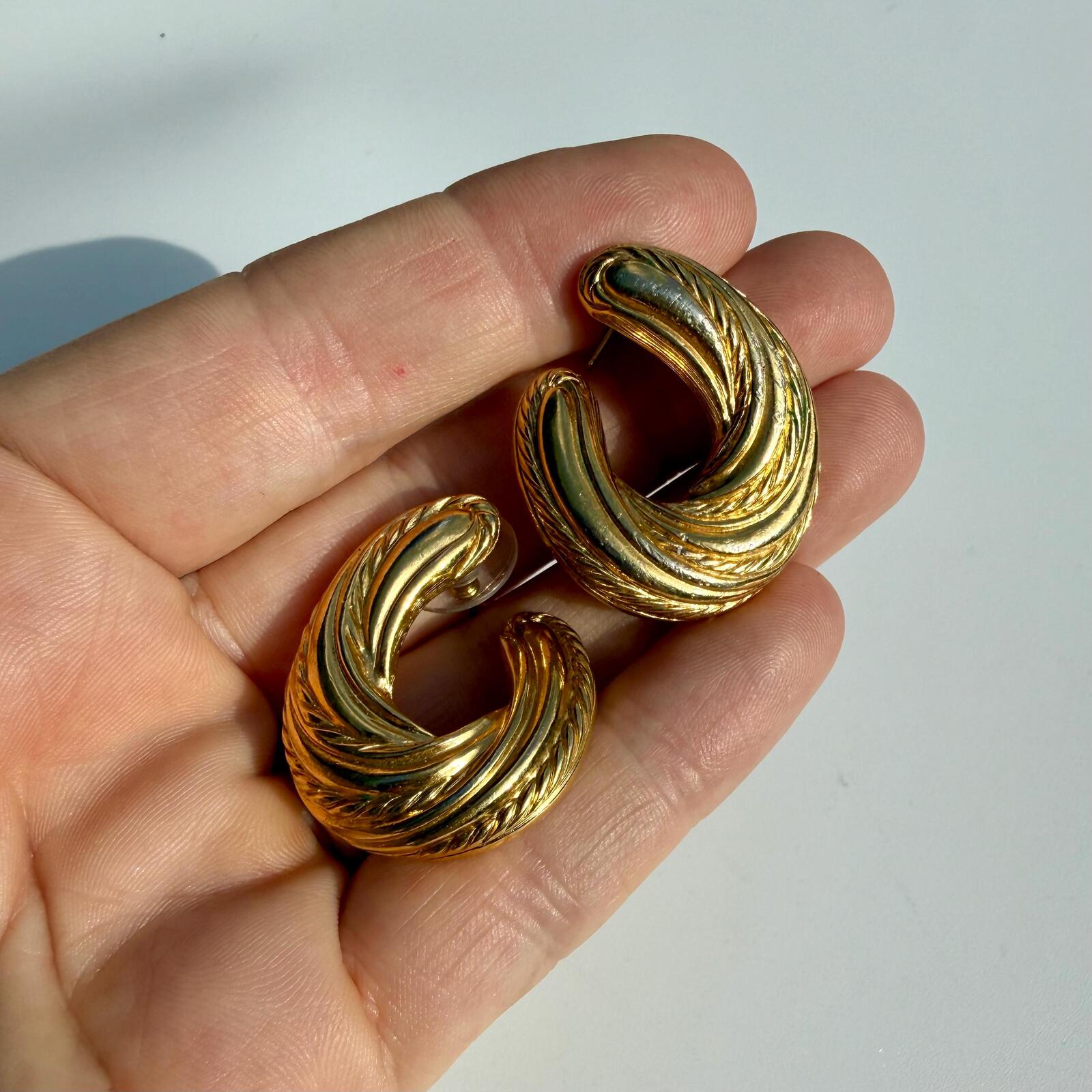 Vintage Gold Tone 80s Earrings