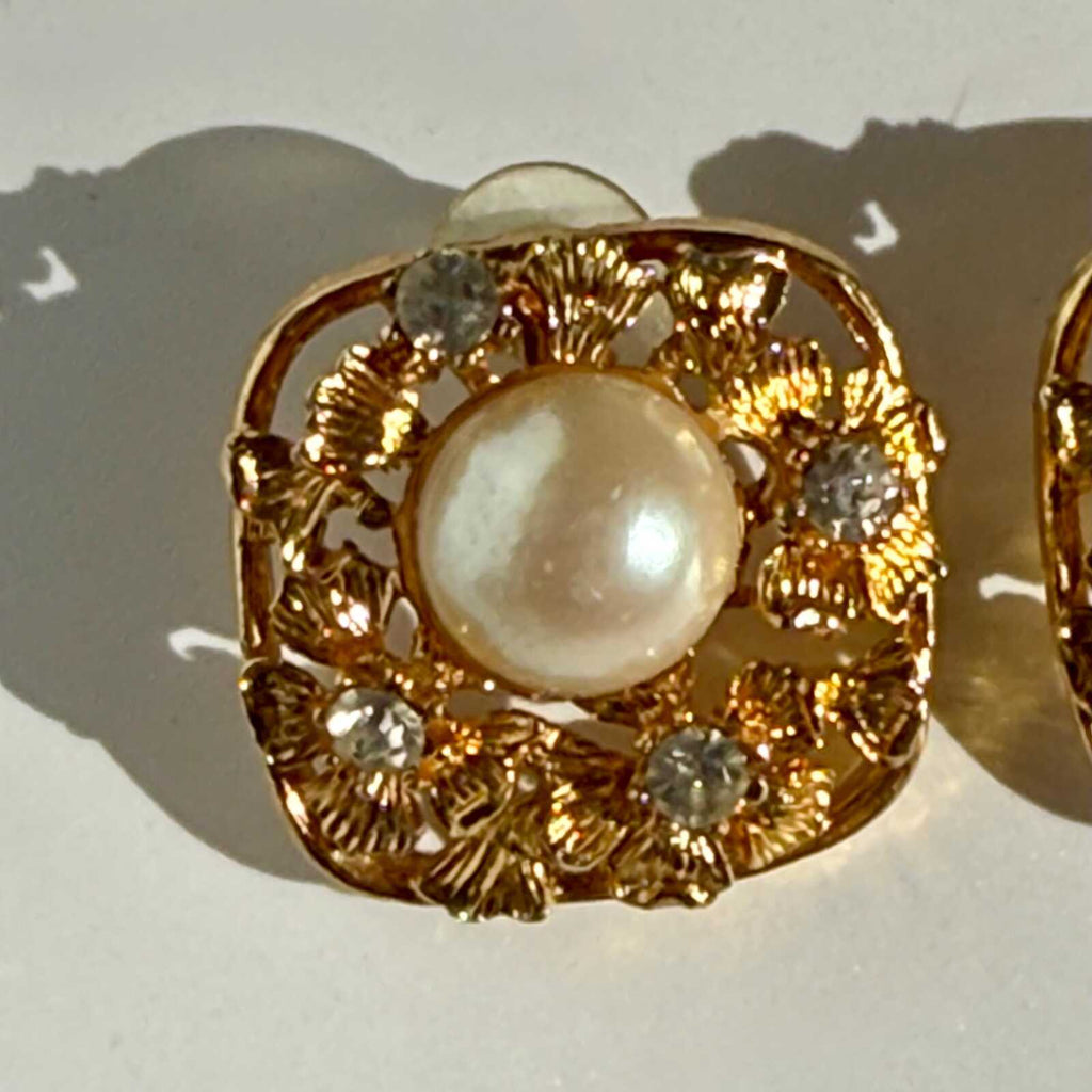 Vintage 80s Pearly Square Earrings with Rhinestones