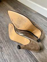 Load image into Gallery viewer, Vintage 80s/90s Leather Pumps, Vintage Paloma Two Tone Heels
