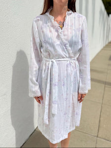 VTG 70s White Floral Print Robe Ruffles Sweet Romantic Cotton Robe with Flowers