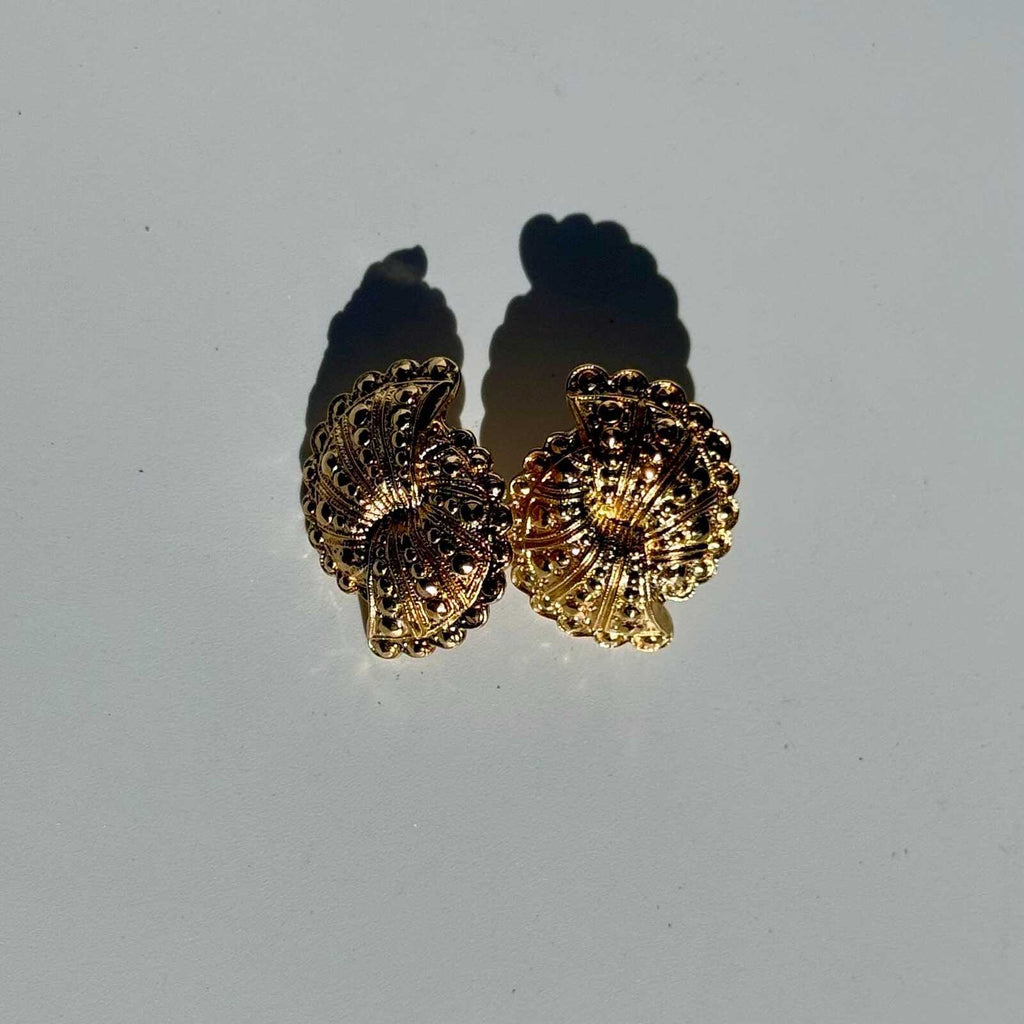 Vintage Gold Tone Shell Earrings