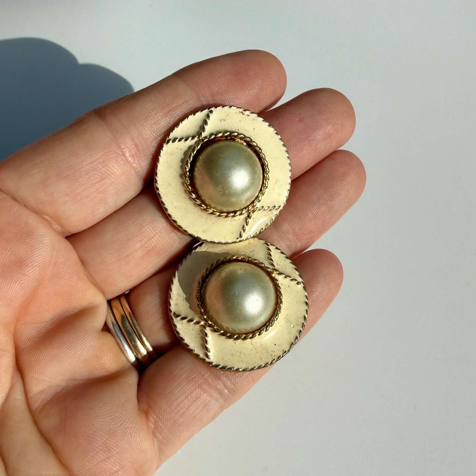 Vintage 80s Pearly Earrings | Post Back Earrings