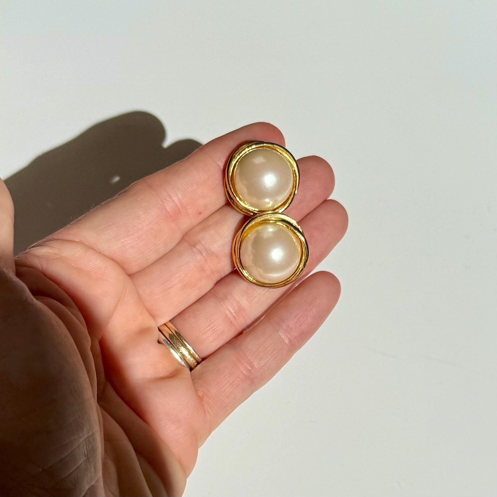 Vintage 80s Pearly Earrings